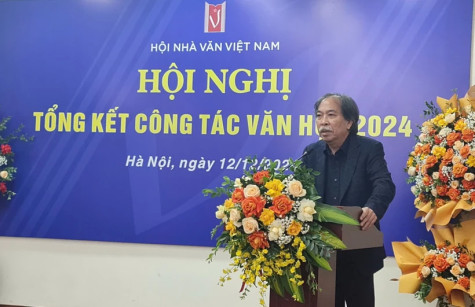 'Văn học cần chuyển mình để hòa vào dòng chảy chung trong kỷ nguyên mới'