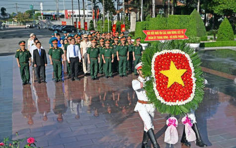 Quân ủy Trung ương - Bộ Quốc phòng: Thực hiện công tác chính sách, đền ơn đáp nghĩa tại Bình Dương