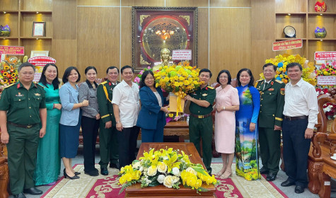 Thường trực HĐND tỉnh thăm, chúc mừng Bộ Chỉ huy Quân sự tỉnh