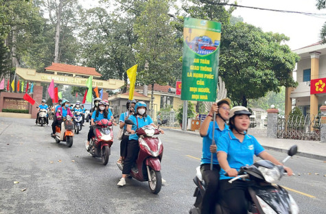 Hội LHPN TP.Thủ Dầu Một: Đa dạng hoạt động tuyên truyền pháp luật về an toàn giao thông