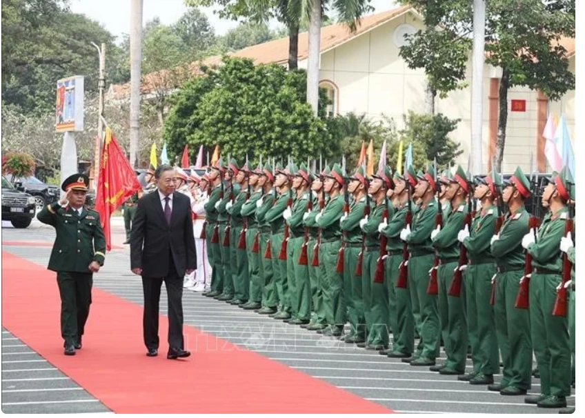 Party chief works with Binh Duong Military Command