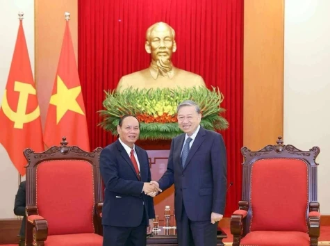 Party chief welcomes Lao Deputy PM, Minister of Public Security