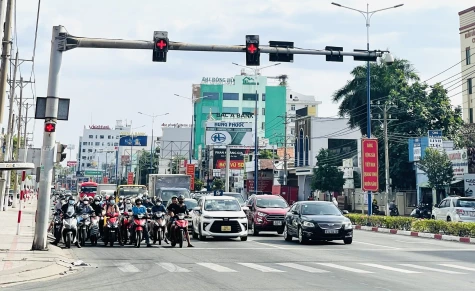 Phương tiện giao thông đã “ngay hàng, thẳng lối”