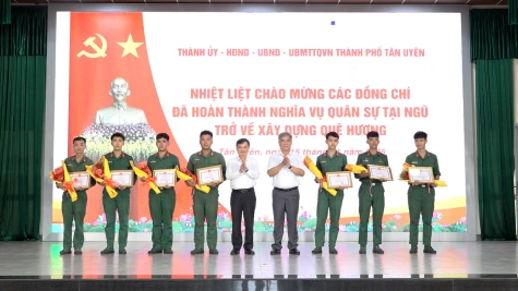 Các địa phương đón quân nhân hoàn thành nghĩa vụ quân sự trở về xây dựng quê hương