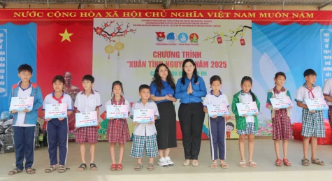 Tỉnh đoàn Bình Dương mang “Mùa xuân cho em” đến tỉnh Bình Phước