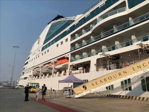 Over 1,200 foreign tourists arrive in Ha Long on cruises