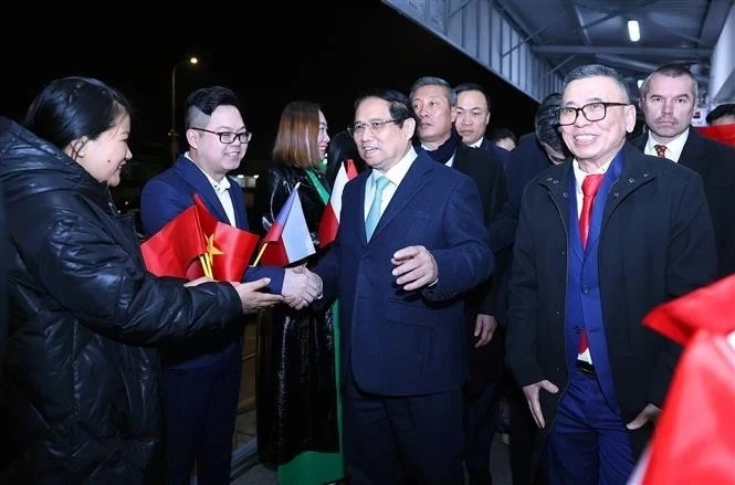 PM Pham Minh Chinh visits Vietnamese-invested trade centres in Czech Republic