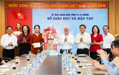 Bí thư Tỉnh ủy thăm, chúc tết ngành giáo dục và đào tạo tỉnh