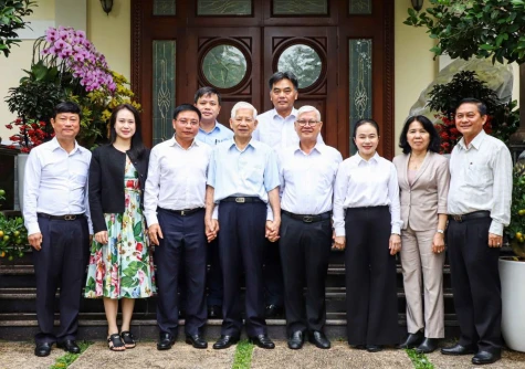 Provincial Party Committee Secretary visits, extends Tet greetings to former State President Nguyen Minh Triet's family