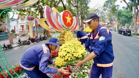 Không khí xuân tràn ngập phố phường