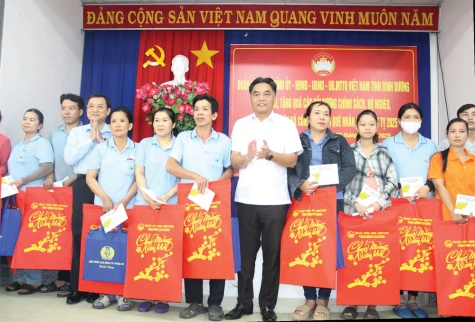 Mang tết đến với người lao động