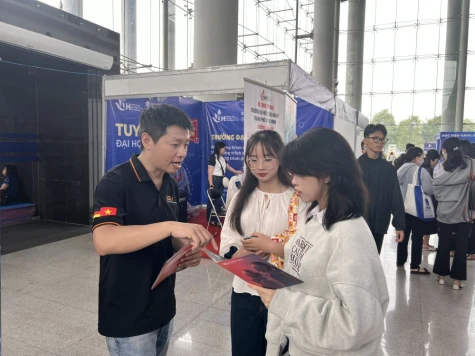 Local students eager to join 2025 university admission consultation day