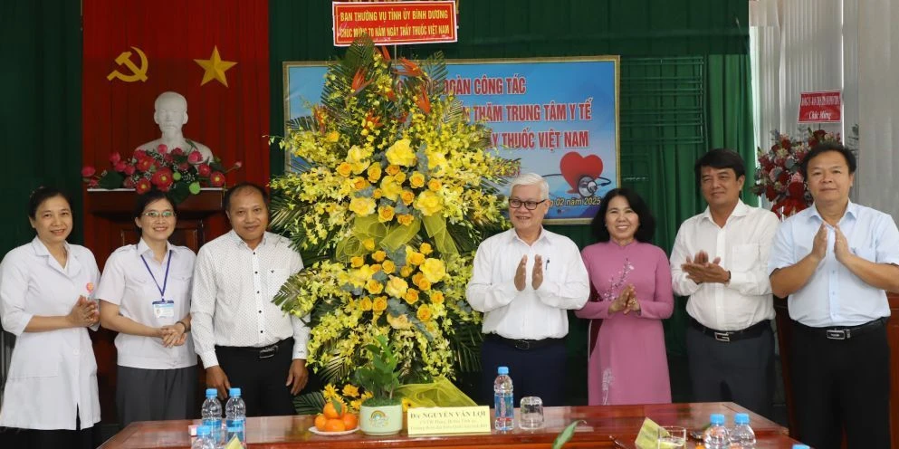 Secretary of provincial Party Committee, Nguyen Van Loi asks TDM city to take the lead in various fields