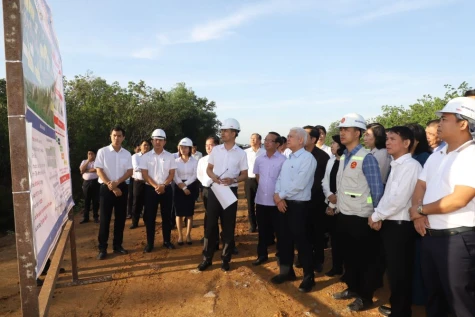 Ho Chi Minh road segment in Binh Duong must be technically open to traffic ahead of April 30, 2025, says provincial Party Committee Secretary Nguyen Van Loi