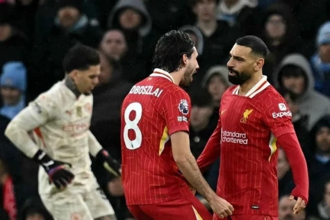 Hạ Man City, Liverpool tiến bước dài đến ngôi vương Premier League