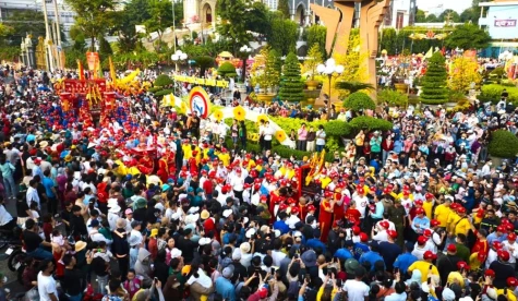 超过 25 万人次游客参加天后寺庙会