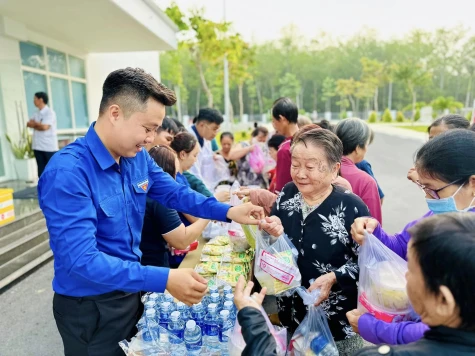 “Bữa sáng 0 đồng - San sẻ yêu thương”