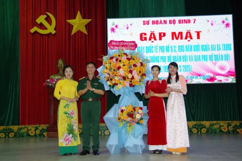 Sư đoàn 7 gặp mặt kỷ niệm Ngày Quốc tế Phụ nữ 8-3