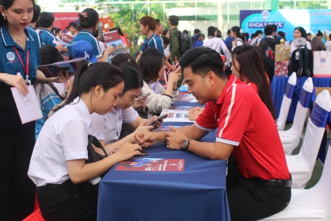 Hơn 1.000 học sinh, học viên tham gia ngày hội BETU Open Day 2025