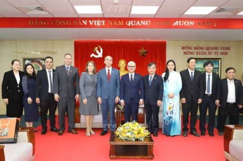 省委书记阮文利会见古巴大使罗杰里奥·波兰科·富恩特斯