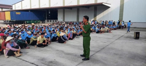 Đưa pháp luật đến với công nhân lao động