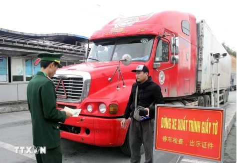 Customs trade hits 1.05 billion USD on first day of new model
