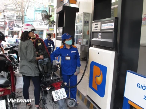 Quay đầu tăng giá, xăng RON95-III tiến lên ngưỡng 20.087 đồng mỗi lít