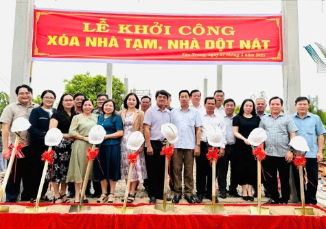 Ngày 21-3, Đoàn công tác của Ban Tuyên giáo và Dân vận Tỉnh ủy Bình Dương đã phối hợp tỉnh Cà Mau tổ chức lễ khởi công xây dựng mới và sửa chữa 4 căn nhà cho các hộ nghèo, hộ cận nghèo