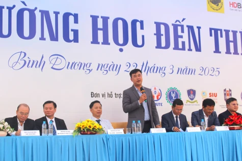 Sáng 22-3, tại trường THPT Trịnh Hoài Đức (TP.Thuận An), Báo Người Lao Động tổ chức chương trình “Đưa trường học đến thí sinh" năm 2025.