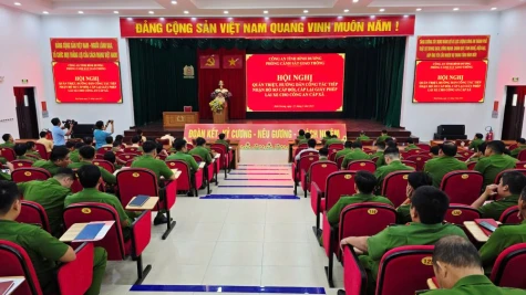 Tập huấn hướng dẫn tiếp nhận hồ sơ cấp, đổi giấy phép lái xe cho công an cấp xã