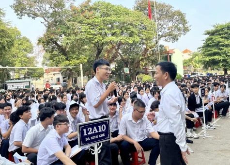 TP.Tân Uyên:
Tư vấn, hướng nghiệp cho gần 900 học sinh