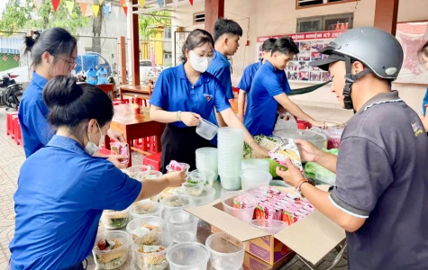 Phường đoàn Uyên Hưng (TP.Tân Uyên): Tổ chức mô hình “Tô mì 1.000 đồng” dành cho người lao động