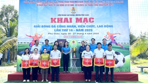 Huyện Phú Giáo: Khai mạc giải bóng đá Công nhân - Viên chức - Lao động