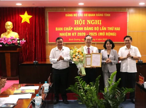 Early April 26, provincial Party Agencies’ Party Committee held its 2nd open Party Executive Committee Conference for the 2020–2025 tenure to review the results of tasks carried out in the first quarter