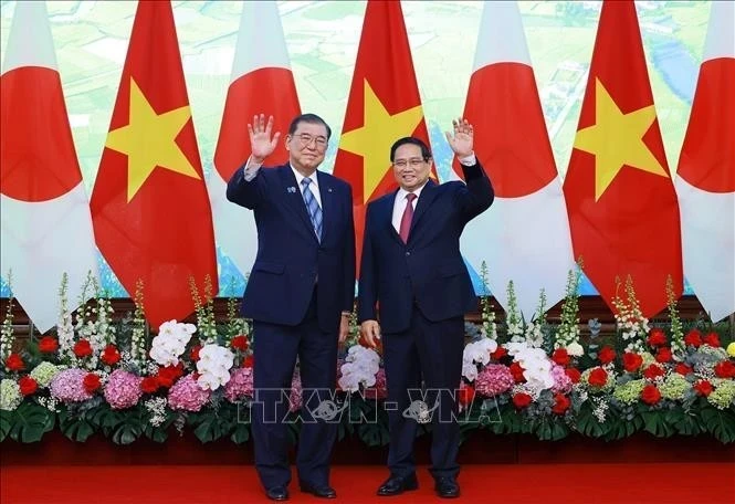 越南政府总理范明政与日本首相石破茂举行会谈