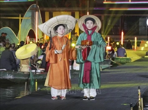 “华闾似锦”展演传统服饰之美，弘扬越南文化精神