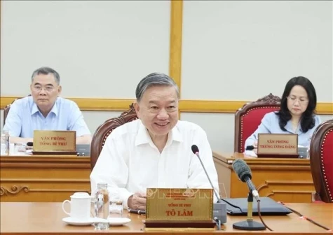 苏林总书记主持召开组织机构和各级行政单位调整工作会议