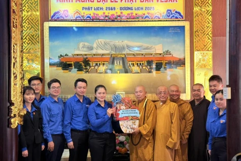 Provincial Youth Union visits and congratulates Executive Committee of Provincial Buddhist Sangha