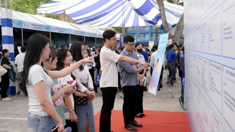 Hàng ngàn cơ hội việc làm cho sinh viên chuẩn bị tốt nghiệp tại Ngày hội việc làm 2025