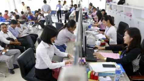 Người lao động rời khu vực nhà nước: Tác động và giải pháp ổn định thị trường việc làm