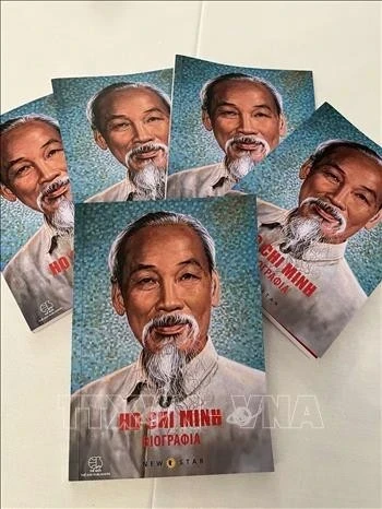庆祝胡志明主席诞辰135周年：《胡志明传记》希腊语版出版发行