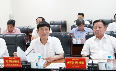 Early May 13, provincial Party Standing Committee held a working session with the Party Committee of the Vietnam Rubber Group (VRG), led by Le Thanh Hung, Deputy Secretary of the Party Committee, Member of the Board of Directors and General Director of the VRG