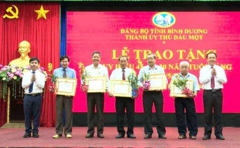 TDM city holds meeting to celebrate President Ho Chi Minh's 135th birthday
