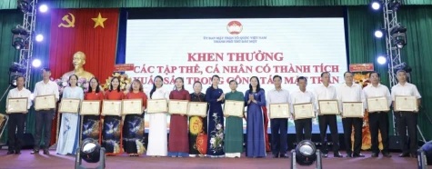 TDM city rewards many collectives and individuals for excellent performance in fatherland front work