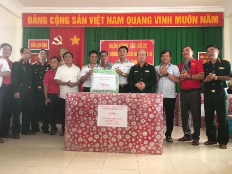 Mang hơi ấm ra quần đảo Trường Sa và Nhà giàn DK1