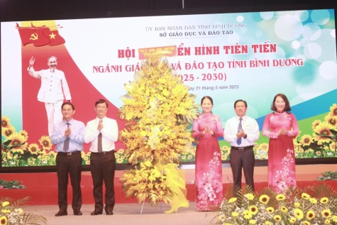 Early May 21, provincial Department of Education and Training (DoET) solemnly held a conference to honor outstanding individuals and collectives at Binh Duong Radio and Television Station
