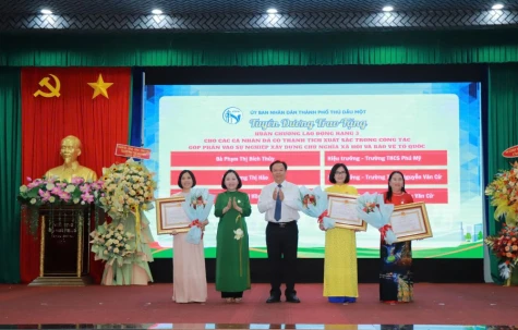 TP.Thủ Dầu Một: Tuyên dương, khen thưởng giáo viên và học sinh có thành tích xuất sắc