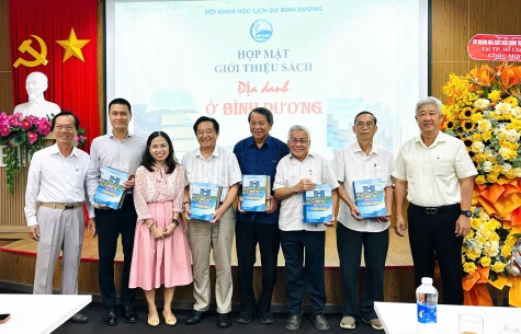 Họp mặt giới thiệu sách "Địa danh ở Bình Dương"
