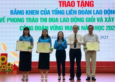 Liên đoàn Lao động huyện Phú Giáo: Tuyên dương công nhân lao động tiêu biểu