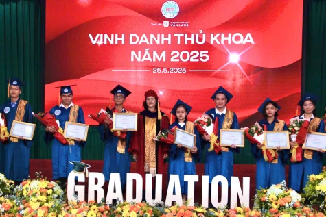 Trường Đại học Kinh tế - Kỹ thuật Bình Dương: Tổ chức Lễ trao bằng tốt nghiệp năm 2025